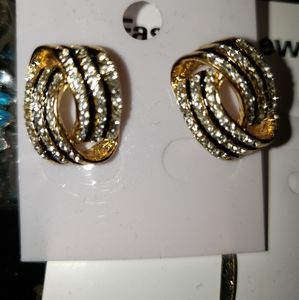 Women's earrings